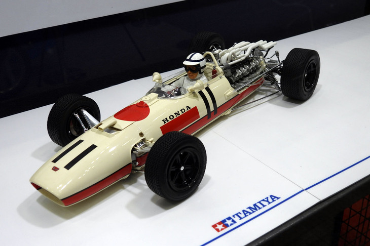 「オートモビル カウンシル2024」の会場より、タミヤの出展ブースの様子。