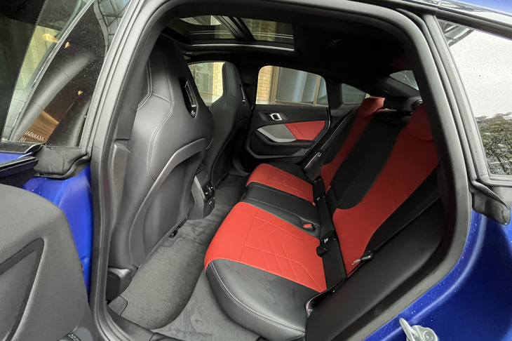 M235i xDriveグランクーペ（リアシート）