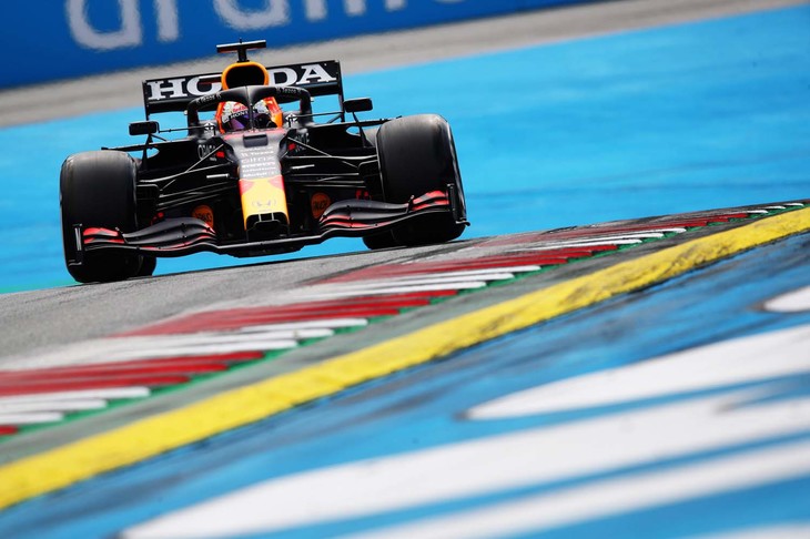 ファイナルイヤーの2021年シーズンは、新骨格のパワーユニット「RA621H」を緊急投入。心配された信頼性は抜群に高かったうえに、ハイブリッド時代の“絶対王者”メルセデスのパワーユニットと肩を並べるパフォーマンスを発揮。22戦で11勝とメルセデスに勝ち越した。（Photo=Getty Images / Red Bull Content Pool）