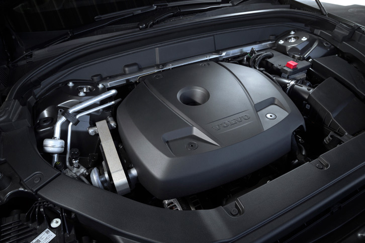 各分野でアグレッシブな挑戦を表明しているボルボ。パワープラントについては4気筒以外のエンジンの廃止に加え、内燃機関のみを搭載したモデルの将来的な廃止も表明している。