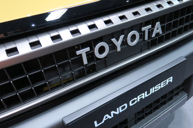 トヨタ・ランドクルーザー“250”（「TOYOTA」バッジ）