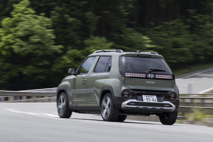 フットブレーキのフィーリングはいまひとつながら、賢い制御の回生ブレーキがセリングポイント。オート回生モードにしておけば前走車に合わせて停止までやってのける。