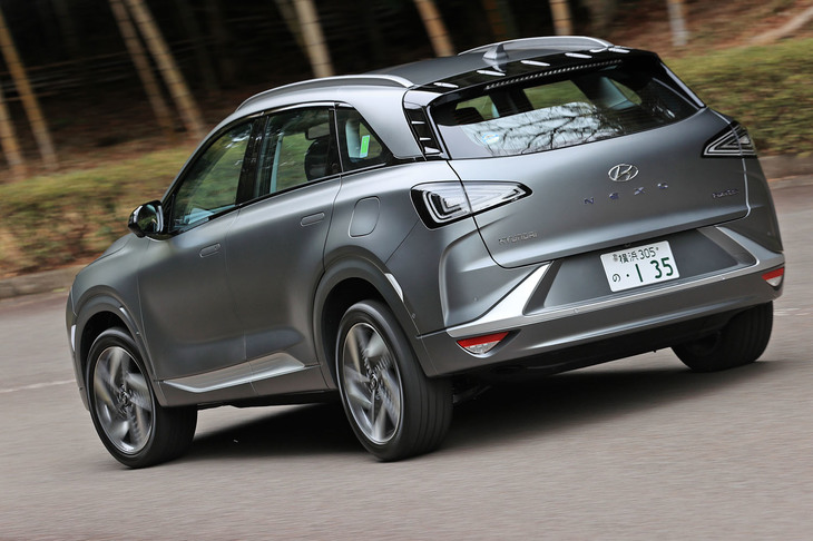 「ネッソ」の車両本体価格は776万8300円だが、210万5000円のCEV補助金が交付されるため（要申請）、実質566万3300円で手に入れることができる。