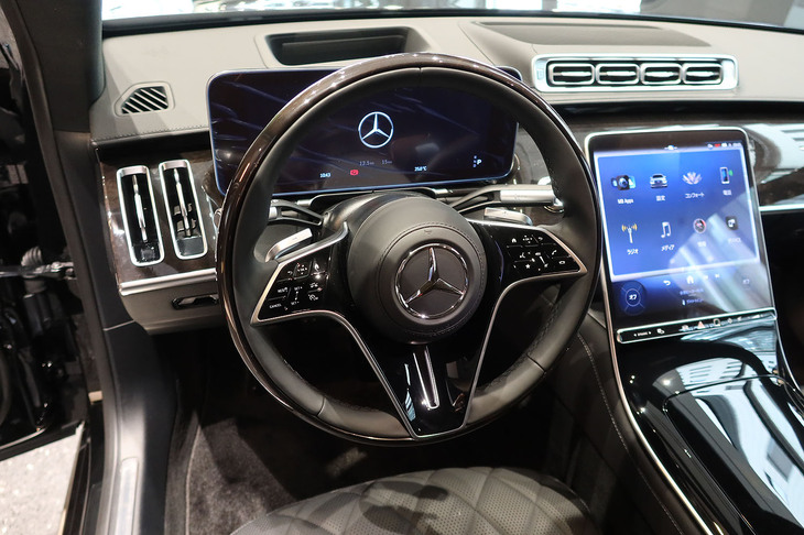 メルセデス・ベンツS580 4MATICロング ナイトエディション（ステアリングホイール）