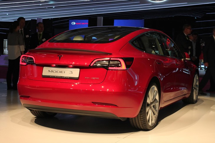 テスラ・モデル3