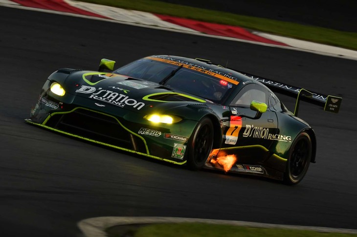 アストンマーティンのワークスドライバー、ダレン・ターナー選手が52周~91周までの長いスティントをこなし、オリベイラ選手につないだ。