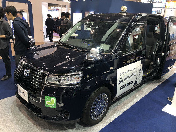 いきなり「トヨタ・ジャパンタクシー」が。