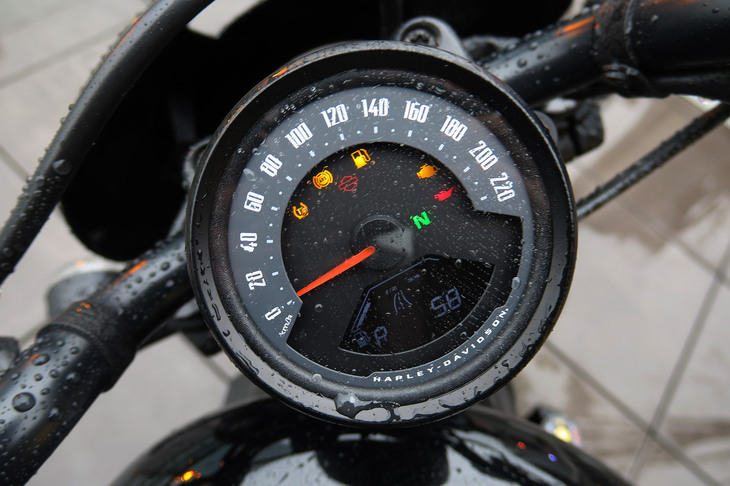 ハーレーダビッドソン・ナイトスター（メーター）