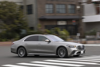 開発に際しては、再生プラスチック製のケーブルダクトや再生ナイロン糸でつくられたフロアカーペットを採用するなど、サスティナビリティーにも配慮。生産設備の省エネルギー化も図っている。