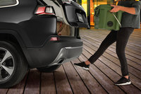 「ハンズフリーパワーリフトゲート」