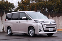 全グレードが“エアロ付き”となる「ヴォクシー」に対し、「ノア」には穏やかな意匠のグレードも用意される。写真は「ノア ハイブリッドZ」。