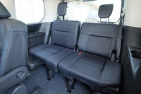 3列目シートにもスライド機構を標準で装備。この3列目を含め、全席にスマートフォンや財布などを置ける小物入れが用意される。