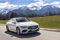 メルセデス・ベンツCLA250 4MATIC（4WD/7AT）／CLA220d（FF/8AT）【海外試乗記】