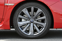 「WRX S4 2.0GT-S EyeSight」の18インチアルミホイール。