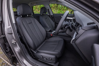 今回の試乗車は、オプションの「ラグジュアリーパッケージ」が選択されていた。シート表皮のパーシャルレザーや、前席ランバーサポート機能は同オプションに含まれるアイテム。