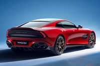 新型「ヴァンキッシュ」のリアクオータービュー。既存のモデルとは大きく異なる、リアまわりの処理が目を引く。