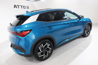 一充電走行距離はWLTCモードで485kmと、スタミナも十分の「ATTO 3」。出力85kWまでの急速充電に対応している。