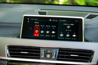 インパネのセンターには8.8インチのタッチスクリーンが備わる。コネクテッド機能も充実しており、車載の通信モジュールを介して最新の天気予報（写真）やニュースなどの情報をいつでも表示できる。
