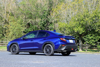 2021年11月に発表された新型「スバルWRX S4」。新世代プラットフォームとフルインナーフレーム構造の採用によって大幅に剛性が向上した車体に、従来型より排気量の大きな2.4リッターターボエンジンを搭載している。