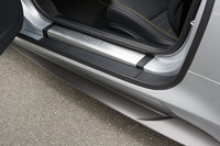 サイドブレードのせり出しもご覧の通り。乗り降りの際には注意されたし。