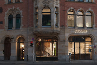 ベルリンのクラブ。テスラのショールーム以上に、外見からは自動車関係と思えない。