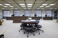 「Honda青山ビル」の10階にある役員室。初代副社長の藤澤武夫氏の「集団経営体制が重要」との考えから、個室ではなく「役員室」という大部屋が使用されている。役員同士、またときには従業員も交えて議論する共用テーブルが並んでいる。