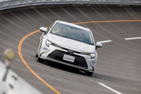 「クロスクライメート3」を装着した「カローラ ツーリング」で高速走行テストを行った。速度を80km/h、100km/h、120km/hと引き上げていっても、オールシーズンタイヤにありがちなハイスピード域での高周波ノイズはしっかりと抑え込まれていた。直進安定性の高さもクロスクライメート3のセリングポイントといえる。