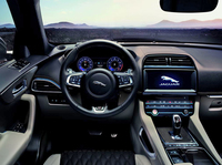 最高出力550psの「ジャガーFペース SVR」デビューの画像