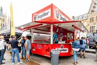 ジュピラーはベルギーを代表するビールメーカー。サービスパークにも出店していて、みんな飲みまくってるけど、運転大丈夫？