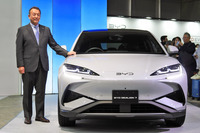 2025年春導入予定の新型車「シーライオン7」を発表したBYD。もくろみどおり、発表日の夜には多数のニュース番組で取り上げられていた。