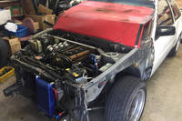 クマはエンジンの載せ替えも自分で行う。