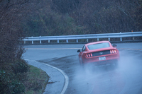 「フォード・マスタング 50 YEARS EDITION」は2015年春に発売される予定。同年の2月1日まで予約が受け付けられる。
    