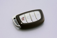 こちらは、テスト車「i40」のリモコンキー。