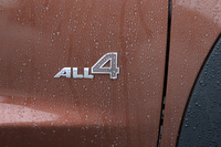 「ALL4」は、電磁式のセンターデフにより、前後輪に駆動力を配分するフルタイム4WDシステム。「クーパーS」のみに設定されている。