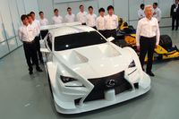 
    SUPER GTは6チーム体制でエントリー。レギュレーションの変更にともない、今季からはニューマシン「レクサスRC F」が投入される。
    