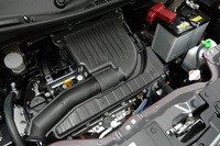 「DJE」と名のつくグレードに搭載される、1.2リッター直4の「デュアルジェットエンジン」。
    