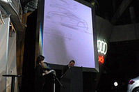 
	ヴァイス氏の筆づかいは、正面のスクリーンに投影された。
	 