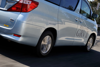 静粛性の向上に加え、ミニバン用タイヤの「GRV II」では、コーナリング時や横風を受けた際などのふらつきを抑えるとともに、ウエットグリップ性能の向上も図られている。