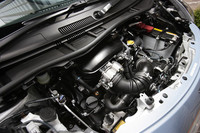 エンジンは1.3リッター直4のみの設定で、トランスミッションは6段MTとCVTが用意される。

