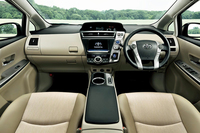 グレージュのインテリア。写真は上級グレード「G」のもの。
    