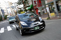 「リーフタクシーの営業日誌」は2012年の1月から翌13年10月まで『webCG』で連載していた。写真は乗務していた「リーフ」のタクシー。