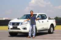 「NP300ナバラ」には、エンジンや駆動方式だけでなく、ボディーについても標準とワイド、シングルキャブとダブルキャブなどのバリエーションが用意されている。
    