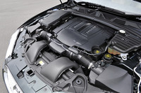 「5.0ポートフォリオ」に積まれた、AJ-V8 GenIIIと呼ばれる5リッターユニット。12年ぶりとなる新型V8エンジンだ。