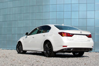 「GS250“F SPORT”」のリアビュー。