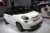 「フィアット500L」の米国仕様。欧州仕様とバンパー形状が異なる。エンジンは1.4リッターマルチエアターボ。