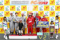 優勝チームはもちろん、他にも様々な賞（平均年齢が高いチームを称える賞とか）や罰則（ミニスカポリスによる逮捕など）が用意されていた。参加者全員が楽しめるのがこのイベントのいいところ。