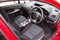 インテリアの様子。写真は2リッターモデル「2.0GT EyeSight」のもの。
    