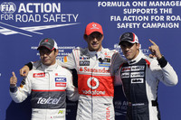 予選2位という絶好のグリッドを獲得したザウバーの小林可夢偉（写真左）。表彰台に期待がかかったが、スタートでは出遅れ、そのせいもあって、多重クラッシュの巻き添えをくらってしまった。リタイアこそしなかったものの3度のピットストップで中位に埋もれ13位完走。悔しさの残る週末となった。（Photo=Sauber）