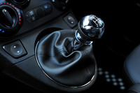 「500ツインエア スポーツプラス」は、現行型500のイタリアデビュー（2007年7月4日）5周年を記念して、250台の限定で発売される。このほか、5AT仕様の「500ツインエア スポーツ」も400台用意される。