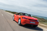 動力性能の向上に合わせ、サスペンションやブレーキについても改良が図られた。